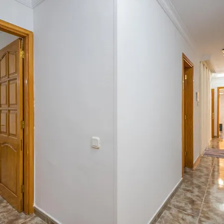 Holiday home 3br Spacious Patio 2 Min To - Parking *