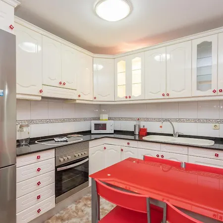 Holiday home 3br Spacious Patio 2 Min To - Parking