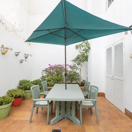 3br Spacious Patio 2 Min To - Parking *
