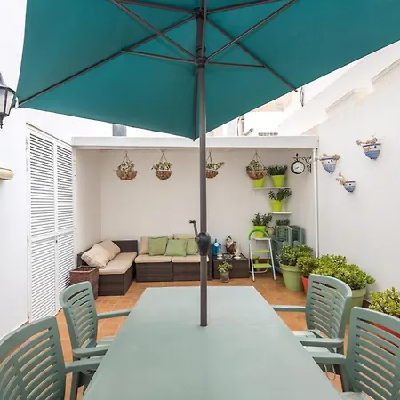 Holiday home 3br Spacious Patio 2 Min To - Parking *
