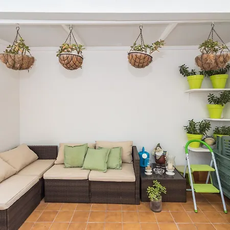 Holiday home 3br Spacious Patio 2 Min To - Parking